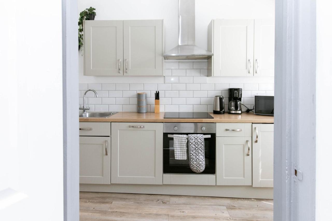 Spacious Apartment, Free Parking, Central Location Near To Uni, Hospital, Town Exeter Exterior foto